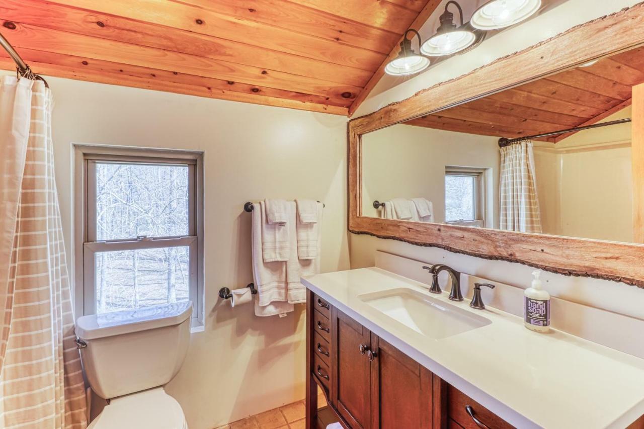 2 Bed 2 Bath Vacation Home In Whittier Exterior photo